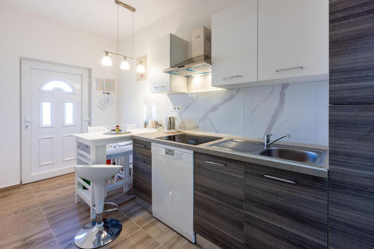 Apartments Pera Selce Exterior photo